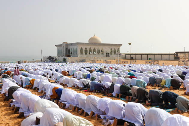 Eid al-Adha prayer on the beach in Dakar DAKAR, SENEGAL - MAY 28: Followers of the Layene order perform the Eid al-Adha prayer dressed in white on the beach in Dakar, Senegal where the first day of Eid al-Adha is being observed today on May 28, 2026. In the Yoff district of the capital Dakar, thousands gathered on the beach around the tomb of Seydina Limamou Laye, the founder of the Layene order, for the Eid prayer. Cem Ozdel Anadolu Dakar Senegal. Editorial use only. Please get in touch for any other usage.  Copyright: x2026xAnadoluxCemxOzdelx