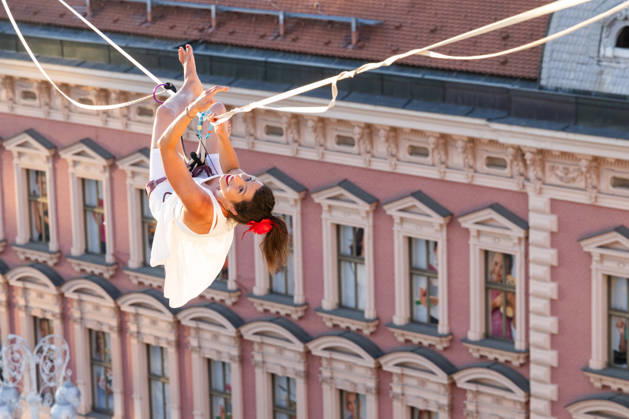 Tightrope walk above the square As part of the Cest is the best street festival, girl Antonia Gasparov walked on a tightrope above Ban Jelacic Square in Zagreb on May 28, 2026 in Croatia.  EmicaxElvedjix PIXSELL
