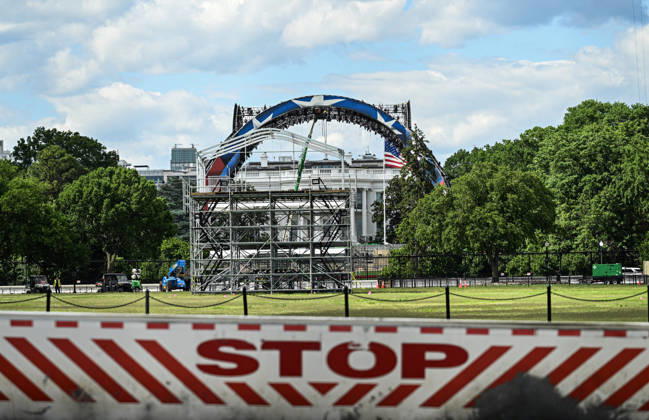 Preparations continue at the White House for UFC marking the 250th anniversary? of US ????? WASHINGTON, D.C. - MAY 28: Preparations are underway for a landmark UFC showcase marking the United States’ 250th founding anniversary, with a large-scale cage and stage infrastructure being installed on the White House South Lawn as part of the celebrations organized by the UFC in Washington, D.C, United States on May 28, 2026. Fatih Aktas Anadolu Washington United States. Editorial use only. Please get in touch for any other usage.  Copyright: x2026xAnadoluxFatihxAktasx