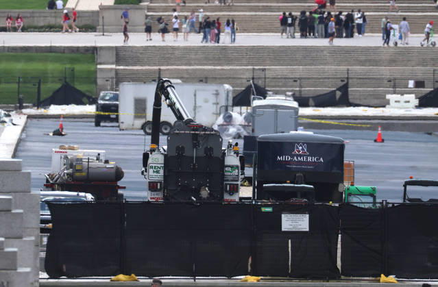 WASHINGTON, D.C. - MAY 28: Work continues at the Lincoln Memorial Reflecting Pool on May 28, 2026 in Washington, D.C. Copyright: xmpi34 MediaPunchx