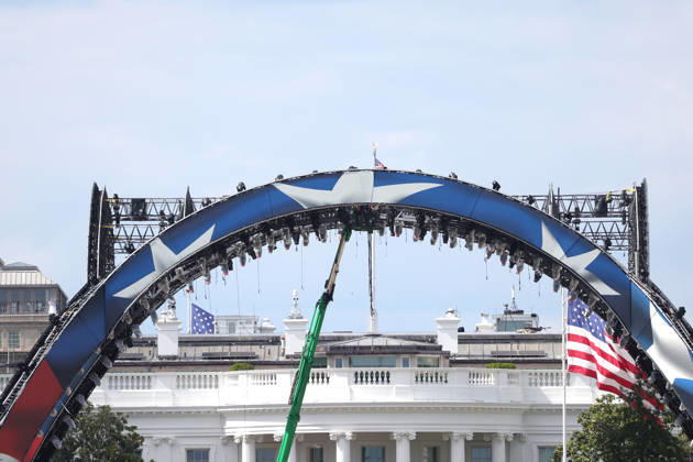 WASHINGTON, D.C. MAY 28: Workers complete the UFC arch for UFC Freedom 250 at the White House in Washington DC on May 28, 2026. Copyright: xmpi34x