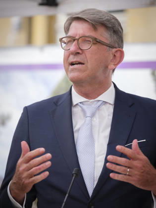 DEU, Sachsen-Anhalt, Wörlitz, 2026-05-27: Dr. Wolfram Weimer (Bundesbeauftragter für Kultur und Medien) anlässlich des 1. Spatenstichs für das Besucherzentrum des Gartenreichs Dessau-Wörlitz, anlässlich des 1. Spatenstichs für das Besucherzentrum des Unesco Welterbes Gartenreich Dessau-Wörlitz, Kultur, Politik, MFdig