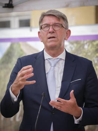 DEU, Sachsen-Anhalt, Wörlitz, 2026-05-27: Dr. Wolfram Weimer (Bundesbeauftragter für Kultur und Medien) anlässlich des 1. Spatenstichs für das Besucherzentrum des Gartenreichs Dessau-Wörlitz, anlässlich des 1. Spatenstichs für das Besucherzentrum des Unesco Welterbes Gartenreich Dessau-Wörlitz, Kultur, Politik, MFdig