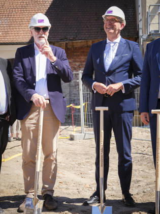 DEU, Sachsen-Anhalt, Wörlitz, 2026-05-27: l-r: Rainer Robra (Kulturminister S A), Dr. Wolfram Weimer (BKM) anlässlich des 1. Spatenstichs für das Besucherzentrum des Unesco Welterbes Gartenreich Dessau-Wörlitz, Kultur, Politik, MFdig