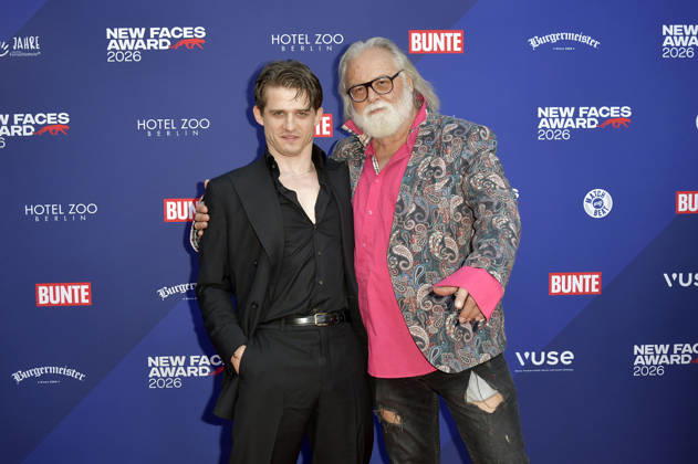 Giulio Brizzi mit Gast bei der Verleihung der Bunte New Faces Awards Film 2026 im Delphi Filmpalast. Berlin, 28.05.2026