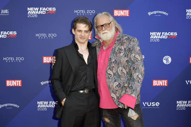 Giulio Brizzi mit Gast bei der Verleihung der Bunte New Faces Awards Film 2026 im Delphi Filmpalast. Berlin, 28.05.2026