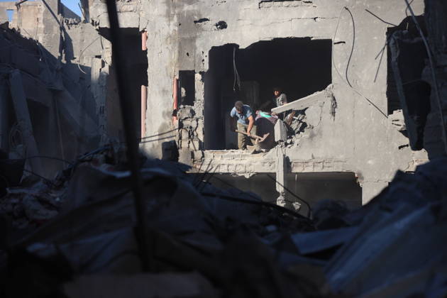 Palestinians Inspect House Hit in Israeli Strike in Gaza City Palestinians inspect the site of an Israeli strike on a house, which was pre-warned by the Israeli military to evacuate before the strike was carried out late on Thursday, at Shati (Beach) refugee camp in Gaza City, May 29, 2026. Photo by Mekael Bhar apaimages Gaza city Gaza Strip Palestinian Territory 290526_Gaza_MB_00(3) Copyright: xapaimagesxMekaelxBharx xapaimagesx