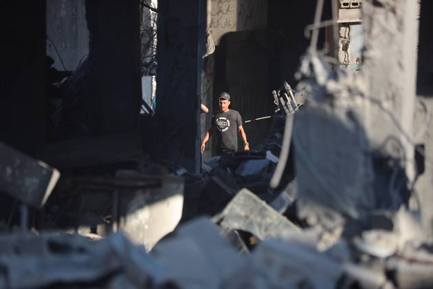 Palestinians Inspect House Hit in Israeli Strike in Gaza City Palestinians inspect the site of an Israeli strike on a house, which was pre-warned by the Israeli military to evacuate before the strike was carried out late on Thursday, at Shati (Beach) refugee camp in Gaza City, May 29, 2026. Photo by Mekael Bhar apaimages Gaza city Gaza Strip Palestinian Territory 290526_Gaza_MB_00(13) Copyright: xapaimagesxMekaelxBharx xapaimagesx