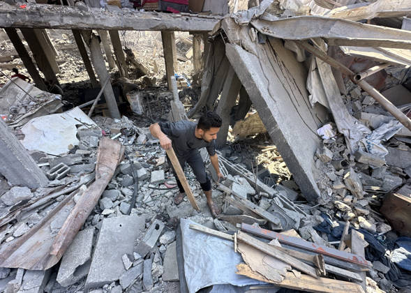 Palestinians Inspect House Hit in Israeli Strike in Gaza City Palestinians inspect the site of an Israeli strike on a house, which was pre-warned by the Israeli military to evacuate before the strike was carried out late on Thursday, at Shati (Beach) refugee camp in Gaza City, May 29, 2026. Photo by Mekael Bhar apaimages Gaza city Gaza Strip Palestinian Territory 290526_Gaza_MB_00(14) Copyright: xapaimagesxMekaelxBharx xapaimagesx