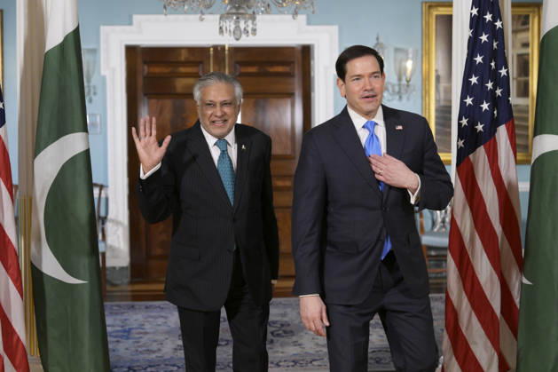 US Secretary of State Marco Rubio (R) and Pakistani Deputy Prime Minister and Foreign Minister Ishaq Dar, react ahead of a meeting in Washington, DC. USA 29 May 2026. Rubio met with Dar, a mediator in the negotiations with Iran, ahead of US President Donald Trump s decision on the agreement with Tehran. Rubio meets with Pakistani mediator before Trump makes a decision on Iran !ACHTUNG: NUR REDAKTIONELLE NUTZUNG!  Copyright: xLeninxNollyx USA1256 20260529-55020443088_1