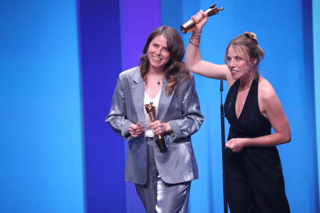 DEUTSCHER FILMPREIS 2026 - SHOW BESTES MASKENBILD Gewinnerinen Anne-Marie Walther, Irina Schwarz Â· IN DIE SONNE SCHAUEN bei der Verleihung DEUTSCHER FILMPREIS 2026 in Berlin Copyright: xEventpressxFuhrx