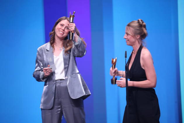 DEUTSCHER FILMPREIS 2026 - SHOW BESTES MASKENBILD Gewinnerinen Anne-Marie Walther, Irina Schwarz Â· IN DIE SONNE SCHAUEN bei der Verleihung DEUTSCHER FILMPREIS 2026 in Berlin Copyright: xEventpressxFuhrx