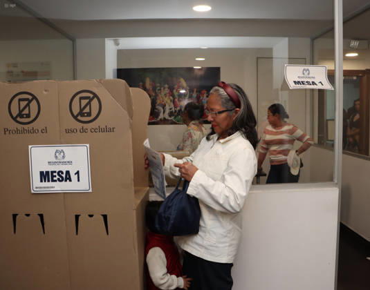 ELECTIONS COLOMBIAN CONSULATE Quito, Friday, May 29, 2026 Colombian Consulate in Quito, receives its citizens to vote in the 2026 presidential elections Photos API Rolando Enriquez Quito Pichincha Ecuador POL ELECCIONESCONSULADOCOLOMBIA 3ec75e012a290bb6752313ee0c7953eb Copyright: xROLANDOxENRIQUEZx