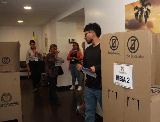 ELECTIONS CONSULATE COLOMBIA Quito, Friday, May 29, 2026 Colombian Consulate in Quito, receives its citizens to vote in the 2026 presidential elections Photos API Rolando Enriquez Quito Pichincha Ecuador POL ELECCIONESCONSULADOCOLOMBIA 4d182bb4e90d535bb8c2049bd3368102 Copyright: xROLANDOxENRIQUEZx
