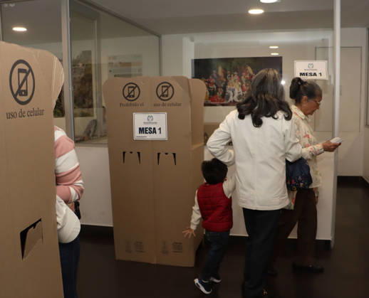 ELECTIONS COLOMBIAN CONSULATE Quito, Friday, May 29, 2026 Colombian Consulate in Quito, receives its citizens to vote in the 2026 presidential elections Photos API Rolando Enriquez Quito Pichincha Ecuador POL ELECTIONSCONSULATECOLOMBIA 73ccde205621cdb7f6379523fe82a2f4 Copyright: xROLANDOxENRIQUEZx