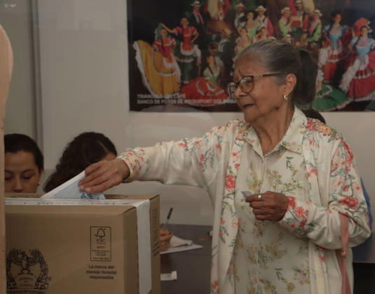 ELECTIONS COLOMBIAN CONSULATE Quito, Friday, May 29, 2026 Colombian Consulate in Quito, receives its citizens to vote in the 2026 presidential elections Photos API Rolando Enriquez Quito Pichincha Ecuador POL ELECTIONSCONSULATECOLOMBIA da54c56159f0575352dd12543d05dd8c Copyright: xROLANDOxENRIQUEZx