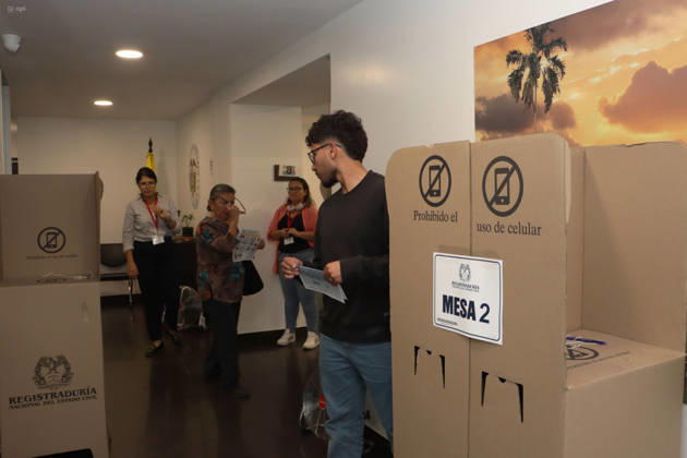 ELECTIONS COLOMBIAN CONSULATE Quito, Friday, May 29, 2026 Colombian Consulate in Quito, receives its citizens to vote in the 2026 presidential elections Photos API Rolando Enriquez Quito Pichincha Ecuador POL ELECTIONSCONSULATECOLOMBIA f42856a78f081a89a37d4b458d35a8fb Copyright: xROLANDOxENRIQUEZx