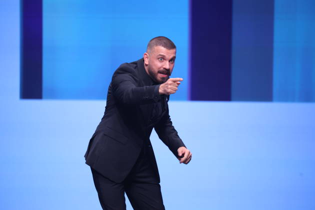 DEUTSCHER FILMPREIS 2026 - SHOW Edin Hasanovic Laudator BESTE MÄNNLICHE NEBENROLLE bei der Verleihung DEUTSCHER FILMPREIS 2026 in Berlin Copyright: xEventpressxFuhrx
