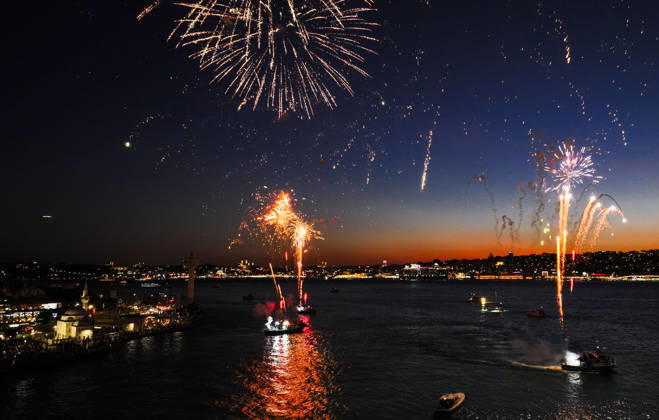 573rd anniversary of the conquest of Istanbul ISTANBUL, TURKIYE - MAY 29: A fireworks show illuminates the sky over the Bosphorus as part of the events celebrating the 573rd anniversary of the conquest of Istanbul, Turkiye, on May 29, 2026, Muhammed Enes Yildirim Anadolu Istanbul Turkey. Editorial use only. Please get in touch for any other usage. Copyright: x2026xAnadoluxMuhammedxEnesxYildirimx