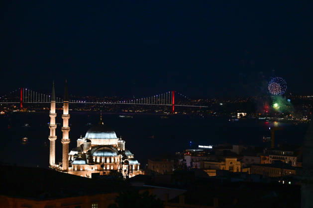 573rd anniversary of the conquest of Istanbul ISTANBUL, TURKIYE - MAY 29: A fireworks show illuminates the sky over the Bosphorus as part of the events celebrating the 573rd anniversary of the conquest of Istanbul, Turkiye, on May 29, 2026, Serhat Cagdas Anadolu Istanbul Turkey. Editorial use only. Please get in touch for any other usage. Copyright: x2026xAnadoluxSerhatxCagdasx