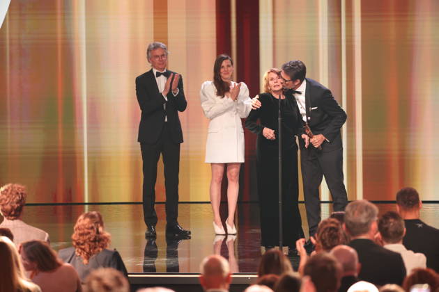 DEUTSCHER FILMPREIS 2026 - SHOW Ingo Fliess, Mia Maariel Meyer u. Simon Verhoeven Laudator:innen und Senta Berger Â· ACH, DIESE LÜCKE, DIESE ENTSETZLICHE LÜCKE - BESTE WEIBLICHE HAUPTROLLE bei der Verleihung DEUTSCHER FILMPREIS 2026 in Berlin Copyright: xEventpressxFuhrx
