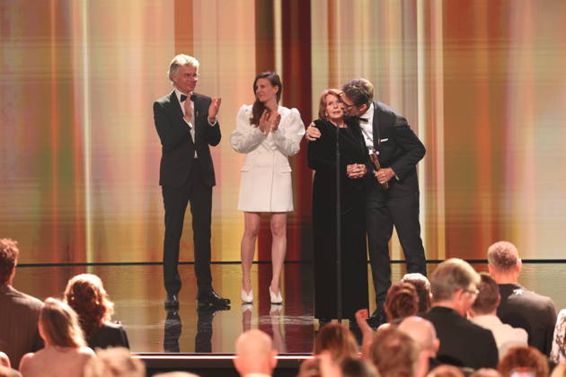 DEUTSCHER FILMPREIS 2026 - SHOW Ingo Fliess, Mia Maariel Meyer u. Simon Verhoeven Laudator:innen und Senta Berger Â· ACH, DIESE LÜCKE, DIESE ENTSETZLICHE LÜCKE - BESTE WEIBLICHE HAUPTROLLE bei der Verleihung DEUTSCHER FILMPREIS 2026 in Berlin Copyright: xEventpressxFuhrx