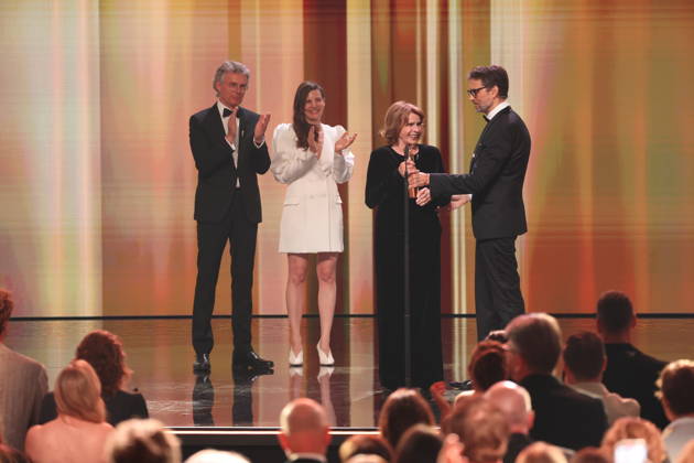 DEUTSCHER FILMPREIS 2026 - SHOW Ingo Fliess, Mia Maariel Meyer u. Simon Verhoeven Laudator:innen und Senta Berger Â· ACH, DIESE LÜCKE, DIESE ENTSETZLICHE LÜCKE - BESTE WEIBLICHE HAUPTROLLE bei der Verleihung DEUTSCHER FILMPREIS 2026 in Berlin Copyright: xEventpressxFuhrx