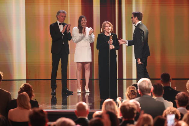 DEUTSCHER FILMPREIS 2026 - SHOW Ingo Fliess, Mia Maariel Meyer u. Simon Verhoeven Laudator:innen und Senta Berger Â· ACH, DIESE LÜCKE, DIESE ENTSETZLICHE LÜCKE - BESTE WEIBLICHE HAUPTROLLE bei der Verleihung DEUTSCHER FILMPREIS 2026 in Berlin Copyright: xEventpressxFuhrx
