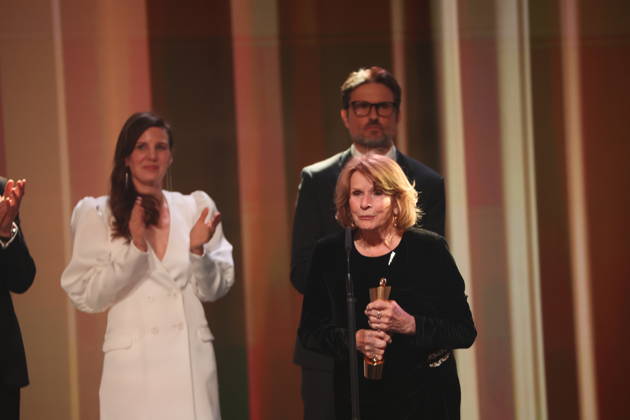 DEUTSCHER FILMPREIS 2026 - SHOW Ingo Fliess, Mia Maariel Meyer u. Simon Verhoeven Laudator:innen und Senta Berger Â· ACH, DIESE LÜCKE, DIESE ENTSETZLICHE LÜCKE - BESTE WEIBLICHE HAUPTROLLE bei der Verleihung DEUTSCHER FILMPREIS 2026 in Berlin Copyright: xEventpressxFuhrx