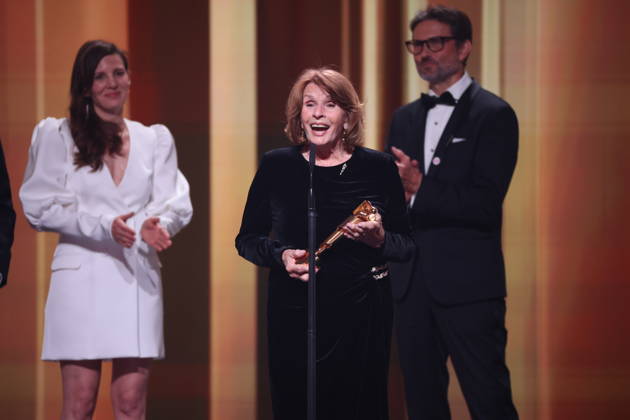 DEUTSCHER FILMPREIS 2026 - SHOW Ingo Fliess, Mia Maariel Meyer u. Simon Verhoeven Laudator:innen und Senta Berger Â· ACH, DIESE LÜCKE, DIESE ENTSETZLICHE LÜCKE - BESTE WEIBLICHE HAUPTROLLE bei der Verleihung DEUTSCHER FILMPREIS 2026 in Berlin Copyright: xEventpressxFuhrx