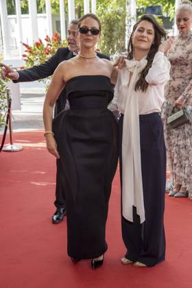 ABB FILMPREIS- Jessica Schwarz mit Begleitung zu Gast auf dem roten Teppich bei der Verleihung des Deutschen Filmpreis Lola 26 am Palais am Funkturm am 29.05.2026 in Berlin Berlin Deutschland