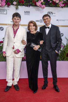 ABB FILMPREIS- Senta Berger und ihr Sohn Luca Verhoeven zu Gast auf dem roten Teppich bei der Verleihung des Deutschen Filmpreis Lola 26 am Palais am Funkturm am 29.05.2026 in Berlin Berlin Deutschland