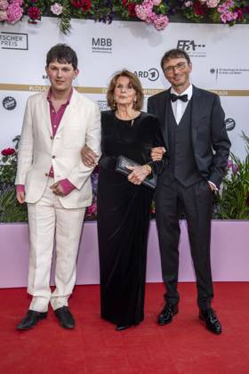 ABB FILMPREIS- Senta Berger und ihr Sohn Luca Verhoeven zu Gast auf dem roten Teppich bei der Verleihung des Deutschen Filmpreis Lola 26 am Palais am Funkturm am 29.05.2026 in Berlin Berlin Deutschland