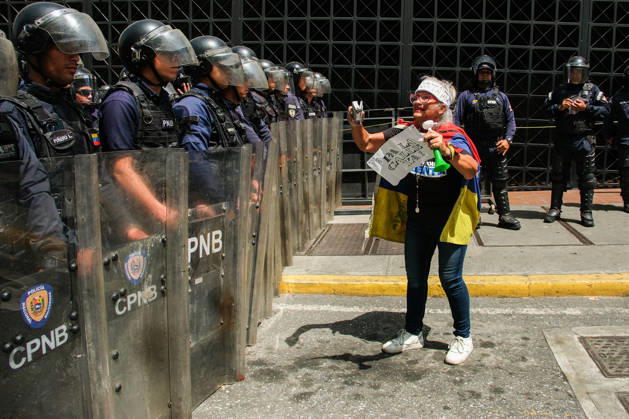 Retirees protest in Caracas on Senior Citizens’ Day over living conditions CARACAS, VENEZUELA - MAY 29: Retirees and pensioners gather at the corner of Salas Street on Senior Citizens’ Day to protest and demand improved living conditions, including a fair increase in pensions and access to essential social benefits, in Caracas, Venezuela, on May 29, 2026. Representatives from various sectors, including education, health, and universities, submit formal complaints and documents calling for dignified pensions, improved healthcare, and recovery of purchasing power. Diko Betancourt Anadolu Caracas Venezuela. Editorial use only. Please get in touch for any other usage. Copyright: x2026xAnadoluxDikoxBetancourtx