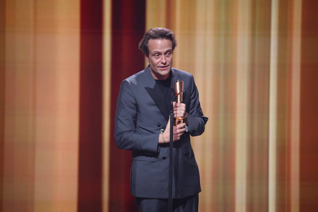 DEUTSCHER FILMPREIS 2026 - SHOW August Diehl Â· DAS VERSCHWINDEN DES JOSEF MENGELE - BESTE MÄNNLICHE HAUPTROLLE bei der Verleihung DEUTSCHER FILMPREIS 2026 in Berlin Copyright: xEventpressxFuhrx