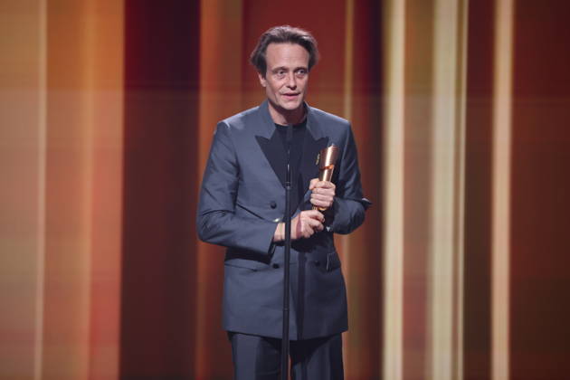 DEUTSCHER FILMPREIS 2026 - SHOW August Diehl Â· DAS VERSCHWINDEN DES JOSEF MENGELE - BESTE MÄNNLICHE HAUPTROLLE bei der Verleihung DEUTSCHER FILMPREIS 2026 in Berlin Copyright: xEventpressxFuhrx