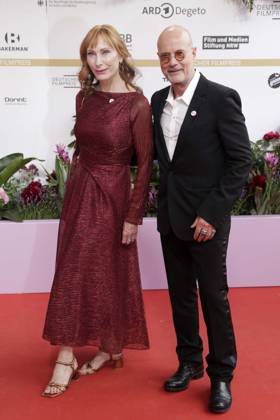 29.05.2026, Andrea Sawatzki, Christian Berkel, mit Abzeichen Hands protection Star of David, bei der Verleihung des Deutscher Filmpreis, 2026, Lola, in Berlin, Roter Teppich,