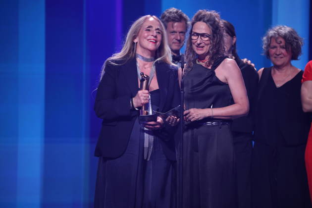DEUTSCHER FILMPREIS 2026 - SHOW Collien Fernandes Laudatorin und SIRI HUSTVEDT DANCE AROUND THE SELF Produktion: Irene Höfer âˆ™ Medea Film Factory, Dschoint Ventschr Filmproduktion, Regie: Sabine Lidl - BESTER DOKUMENTARFILM bei der Verleihung DEUTSCHER FILMPREIS 2026 in Berlin Copyright: xEventpressxFuhrx