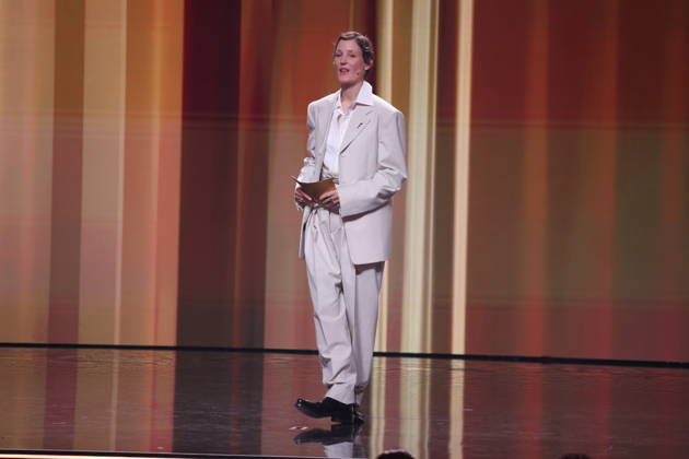 DEUTSCHER FILMPREIS 2026 - SHOW BESTER FILM: StM. Wolfram Weimer, Vicky Krieps & Florian Gallenberger bei der Verleihung DEUTSCHER FILMPREIS 2026 in Berlin Copyright: xEventpressxFuhrx
