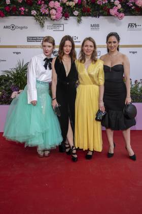 ABB FILMPREIS- Sarah Bauerett, Lavinia Wilson und Anna Brüggemann zu Gast auf dem roten Teppich bei der Verleihung des Deutschen Filmpreis Lola 26 am Palais am Funkturm am 29.05.2026 in Berlin Berlin Deutschland