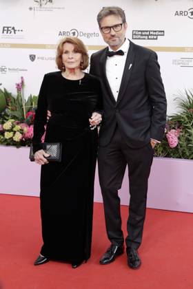 29.05.2026, Senta Berger und Sohn Simon Verhoeven, bei der Verleihung des Deutscher Filmpreis, 2026, Lola, in Berlin, Roter Teppich,