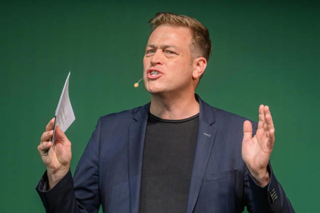 photonews.at - Graz, 30.05.2026. 48. Bundeskongress der Grünen in Graz. Die Grünen halten in Graz ihren 48. Bundeskongress unter dem Motto Fairer statt schwerer ab. Delegierte aus ganz Österreich beraten über aktuelle politische Themen und die künftige Ausrichtung der Partei. PHOTO: Landesrat Stefan Kaineder (Grüne OÖ) The Austrian Greens hold their 48th Bundeskongress in Graz. BUKO, Buko26, Delegierte, Beteiligung, Bürgerbeteiligung, Zuhören, Gerechtigkeit, Nachhaltigkeit, Klimaschutz, Mobilität, Verkehr, Öffentlicher Verkehr, Straßenbahn, Stadtentwicklung, Grünraum, Lebensqualität, delegates, participation, citizen participation, listening, justice, sustainability, climate protection, mobility, transport, public transport, tramway, 