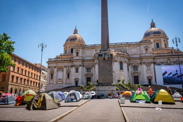 May 30, 2026, Rome, Rm, Italy: Extinction Rebellion activists are launching a 24-hour rally in Piazza dell Esquilino, just days before the 80th anniversary of the Italian Republic on June 2nd. They say: there is nothing to celebrate as long as rights, justice, and dignity continue to be denied. Oil extraction is imposed through violence and war to produce ever more energy, further increasing inequality. Activists occupy the square with tents. Rome Italy - ZUMAg256 20260530_znp_g256_009 Copyright: xMarcoxDixGianvitox