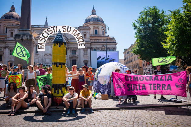 May 30, 2026, Rome, Rm, Italy: Extinction Rebellion activists are launching a 24-hour rally in Piazza dell Esquilino, just days before the 80th anniversary of the Italian Republic on June 2nd. They say: there is nothing to celebrate as long as rights, justice, and dignity continue to be denied. Oil extraction is imposed through violence and war to produce ever more energy, further increasing inequality. Activists assembled a rocket made of oil drums. It reads: Fascists on Mars. Democracy on earth reads the banner. Rome Italy - ZUMAg256 20260530_znp_g256_021 Copyright: xMarcoxDixGianvitox