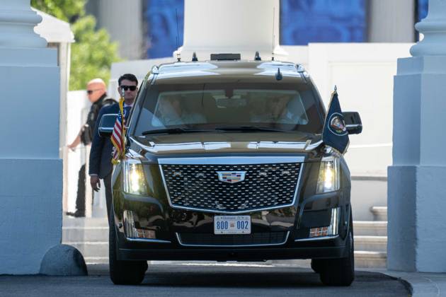 May 30, 2026, Washington, District Of Columbia, USA: The new presidential Chevrolet Suburbans start up and begin moving as President DONALD TRUMP departs the White House. Washington USA  - ZUMAs365 20260530_znp_s365_008 Copyright: xJoeyxSussmanx