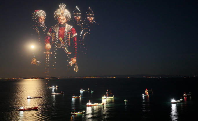 News Bilder des Tages 573rd anniversary of the Conquest of Istanbul ISTANBUL, TURKIYE - MAY 30: A synchronized drone light show, organized by the Istanbul Governorate to commemorate the 573rd anniversary of the Conquest of Istanbul, is held at the Yenikapi Event Space in Istanbul, Turkiye, on May 30, 2026. Islam Yakut Anadolu Istanbul Turkey. Editorial use only. Please get in touch for any other usage.  Copyright: x2026xAnadoluxIslamxYakutx