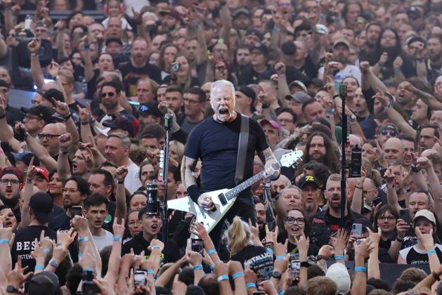 30.05.2026, Metallica im Konzert live im Olympiastadion, Berlin, Sänger und Gitarrist James Hetfield, Berlin