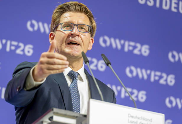 Marcin Piatkowski - OWF26 EUR, Deutschland, Berlin, 31.05.2026: Prof. Marcin Piatkowski von der Universität Warschau zur Konferenz des Ostdeutschen Wirtschaftsforum unter dem Leitgedanken Eine neue (Un)Ordnung, welche Rolle spielt Deutschland und Europa im globalen Systemwettbewerb? Ostdeutschland steht dabei im Mittelpunkt als Region. Die Transformation im Gespräch zwischen Politik, Wirtschaft und Gesellschaft