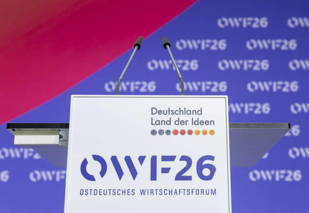 OWF26 EUR, Deutschland, Berlin, 31.05.2026: Warten auf Dietmar Woidke (SPD), Ministerpräsident des Landes Brandenburg Elisabeth Kaiser (SPD), Staatsministerin und Beauftragte der Bundesregierung für Ostdeutschland zur Konferenz des Ostdeutschen Wirtschaftsforum unter dem Leitgedanken Eine neue (Un)Ordnung, welche Rolle spielt Deutschland und Europa im globalen Systemwettbewerb? Ostdeutschland steht dabei im Mittelpunkt als Region. Die Transformation im Gespräch zwischen Politik, Wirtschaft und Gesellschaft