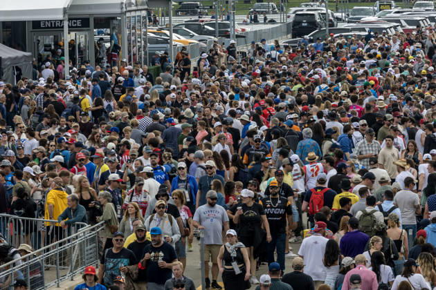 NTT INDYCAR SERIES: 24. Mai 2026: Indianapolis 500 Crowds converge the paddock as over 350,000 fans attend the Indianapolis 500 at the Indianapolis Motor Speedway in SPEEDWAY, IN. (License=RM) Copyright: xZoonar.com ManasxYadavxGrindstonexMediaxGroup ActionxSportsxPhotographyx 25140515
